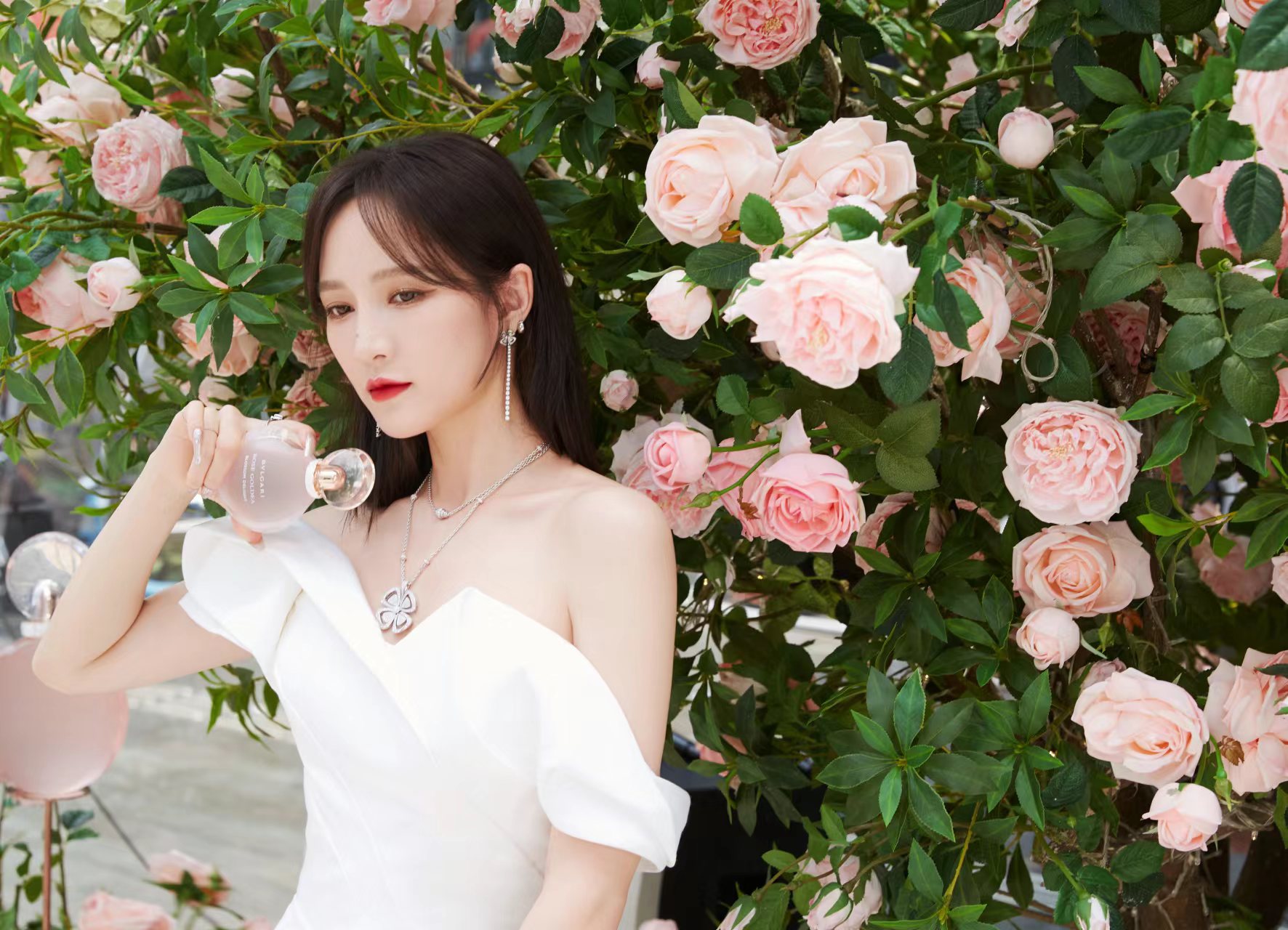 孟佳向光而生无畏逐梦