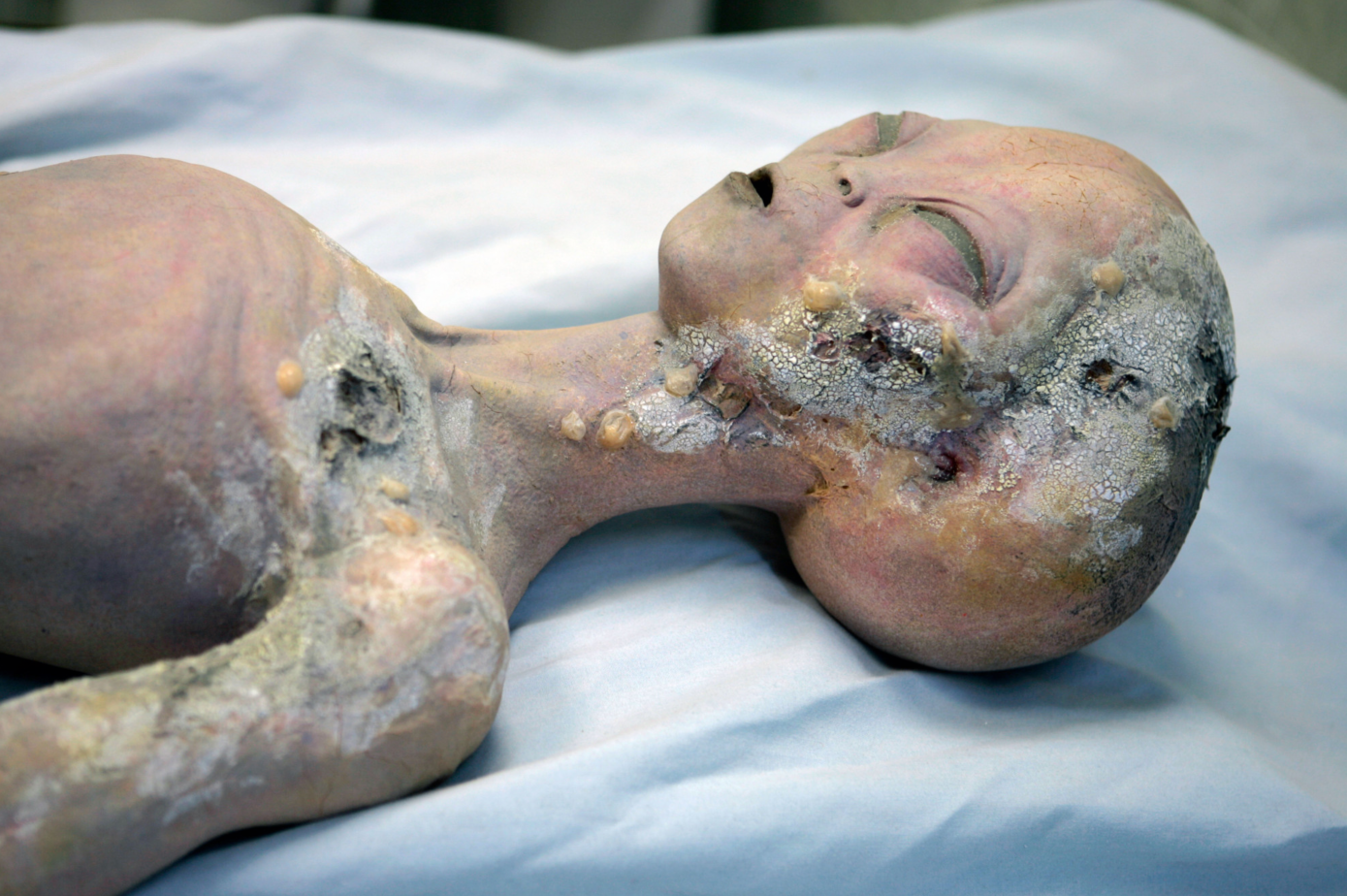 罗斯威尔事件新证据美军捕获外星飞碟揭开尘封已久的绝密档案