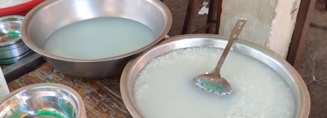 广西大姐在小县城卖稀饭，涨到了4元1碗，吃的人还不少，真奇怪休闲区蓝鸢梦想 - Www.slyday.coM