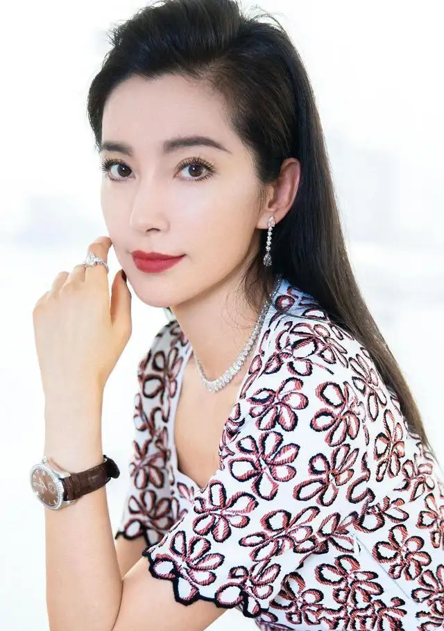 天差地别的5位明星老板，杨幂手把手奶员工，尚雯婕把艺人逼退圈休闲区蓝鸢梦想 - Www.slyday.coM