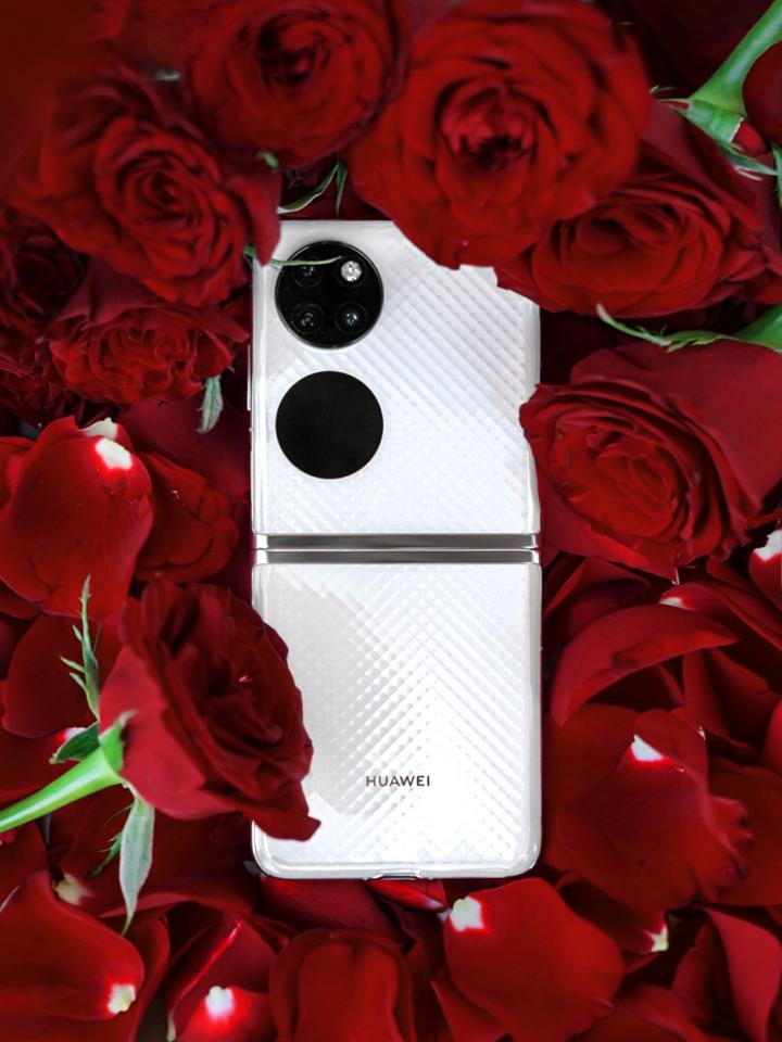 华为p50 pocket手机宛如化妆盒般折叠设计,521情人节的用心礼物