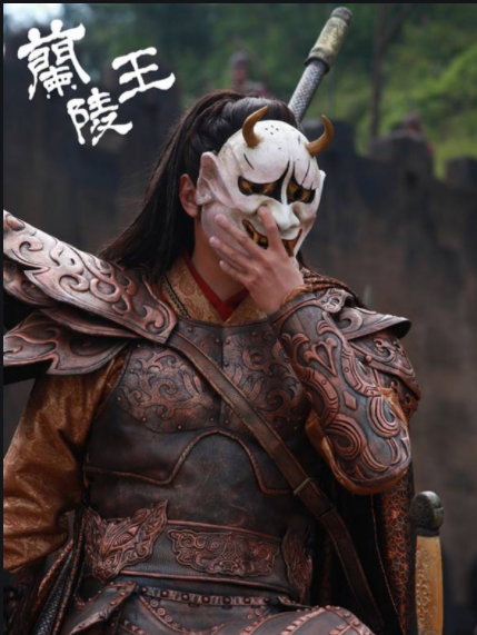 在征战中大杀四方最终凯旋而归,当时兰陵王所戴的面具即被认为是脸谱