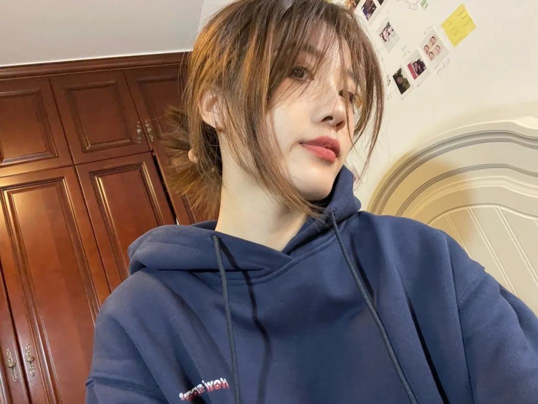 520狂撒狗粮高诗岩女友真美啊