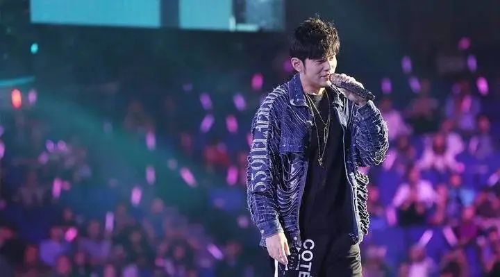 昨晚，4500 万人和周杰伦「回到过去」休闲区蓝鸢梦想 - Www.slyday.coM