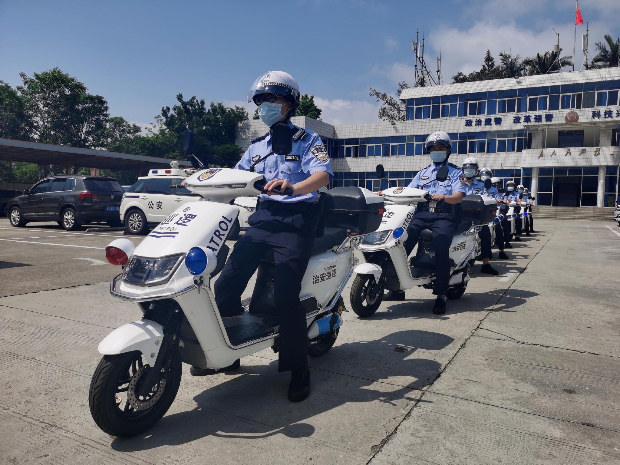 17辆帅气警用电动车亮相大鹏办事处软硬兼施全力筑起安全屏障