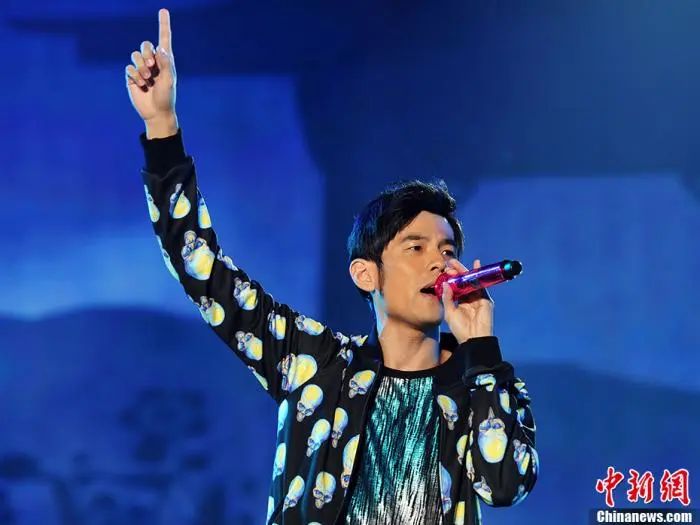 演唱会重映引爆青春回忆！他的歌为啥这么火？休闲区蓝鸢梦想 - Www.slyday.coM