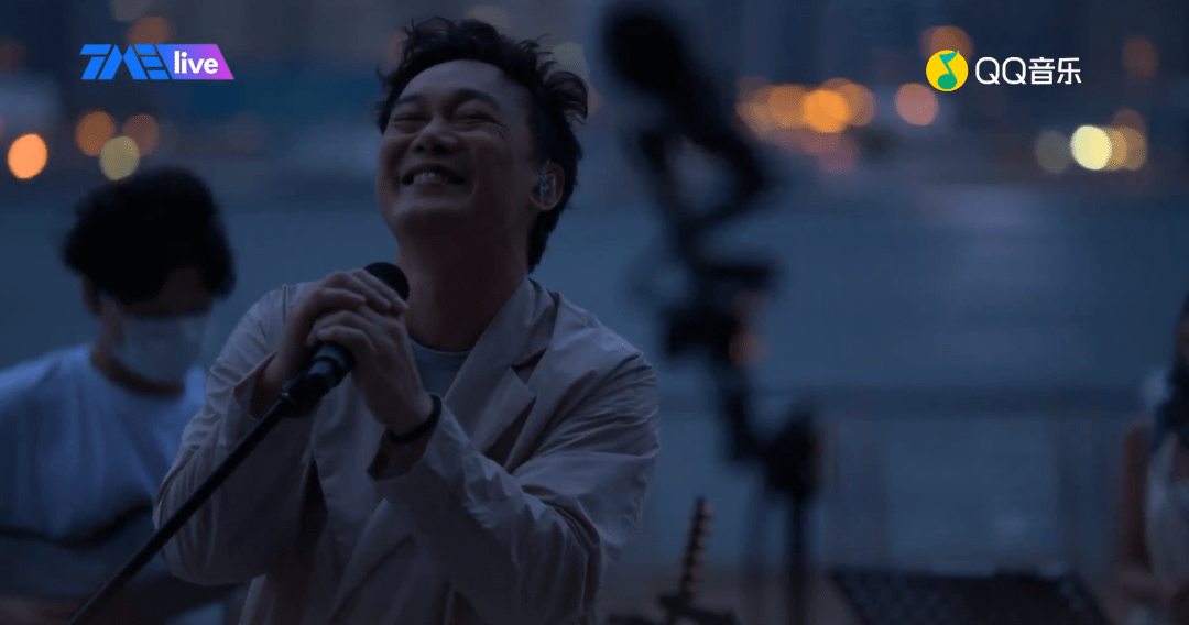 昨晚，4500 万人和周杰伦「回到过去」休闲区蓝鸢梦想 - Www.slyday.coM