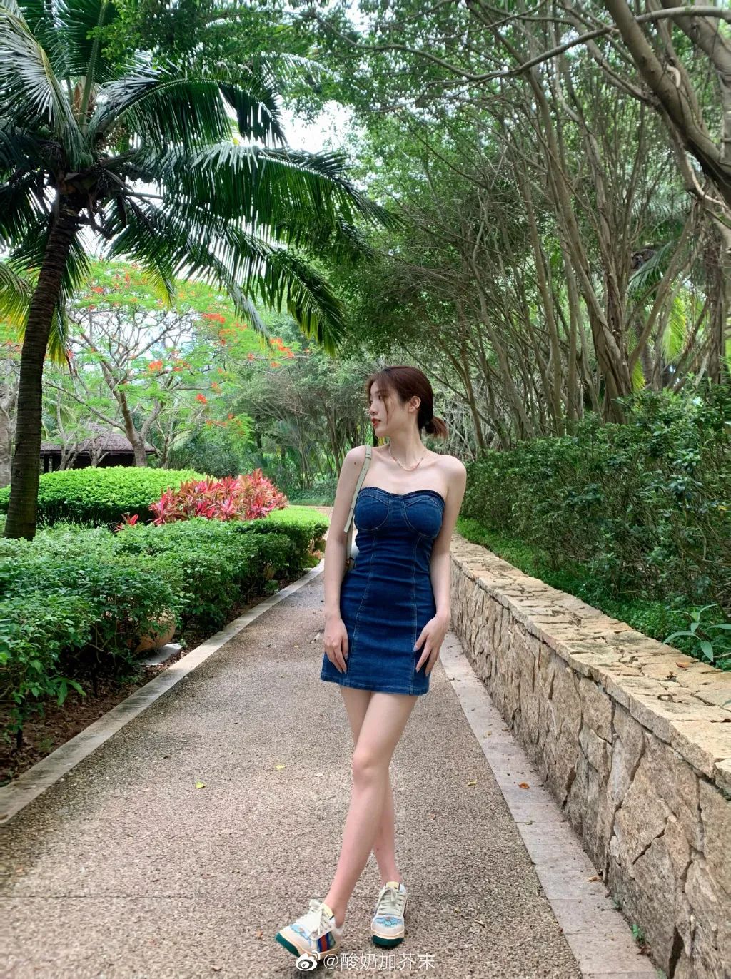 520狂撒狗粮高诗岩女友真美啊