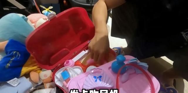 苗苗晒老公郑恺回家vlog,一家团聚画面超有爱,Ana见爸爸笑不停休闲区蓝鸢梦想 - Www.slyday.coM 苗苗晒老公郑恺回家vlog,一家团聚画面超有爱,Ana见爸爸笑不停休闲区蓝鸢梦想 - Www.slyday.coM