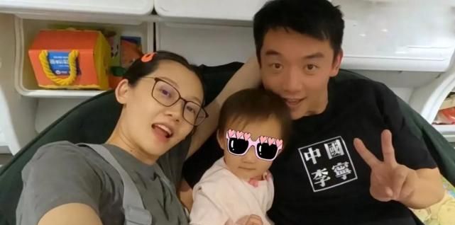 苗苗晒老公郑恺回家vlog,一家团聚画面超有爱,Ana见爸爸笑不停休闲区蓝鸢梦想 - Www.slyday.coM 苗苗晒老公郑恺回家vlog,一家团聚画面超有爱,Ana见爸爸笑不停休闲区蓝鸢梦想 - Www.slyday.coM