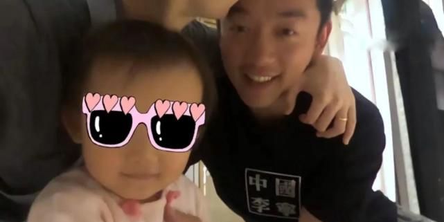 苗苗晒老公郑恺回家vlog,一家团聚画面超有爱,Ana见爸爸笑不停休闲区蓝鸢梦想 - Www.slyday.coM 苗苗晒老公郑恺回家vlog,一家团聚画面超有爱,Ana见爸爸笑不停休闲区蓝鸢梦想 - Www.slyday.coM