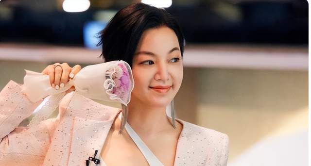 《乘风破浪》:同样是担任队长,为何阿雅圈粉,而于文文却被吐槽休闲区蓝鸢梦想 - Www.slyday.coM 《乘风破浪》:同样是担任队长,为何阿雅圈粉,而于文文却被吐槽休闲区蓝鸢梦想 - Www.slyday.coM