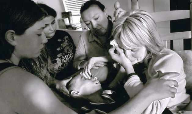 被病痛折磨的儿子,妈妈选择让他安乐死休闲区蓝鸢梦想 - Www.slyday.coM 被病痛折磨的儿子,妈妈选择让他安乐死休闲区蓝鸢梦想 - Www.slyday.coM