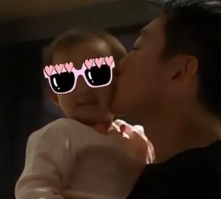 苗苗晒老公郑恺回家vlog,一家团聚画面超有爱,Ana见爸爸笑不停休闲区蓝鸢梦想 - Www.slyday.coM 苗苗晒老公郑恺回家vlog,一家团聚画面超有爱,Ana见爸爸笑不停休闲区蓝鸢梦想 - Www.slyday.coM