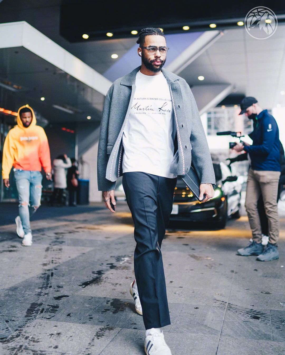 拉塞尔的穿衣真的挺有格调的