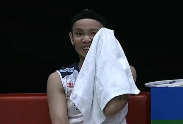 搞笑!戴资颖被陈雨菲打没辙了,这球都挑战,自己也觉得很尴尬休闲区蓝鸢梦想 - Www.slyday.coM 搞笑!戴资颖被陈雨菲打没辙了,这球都挑战,自己也觉得很尴尬休闲区蓝鸢梦想 - Www.slyday.coM