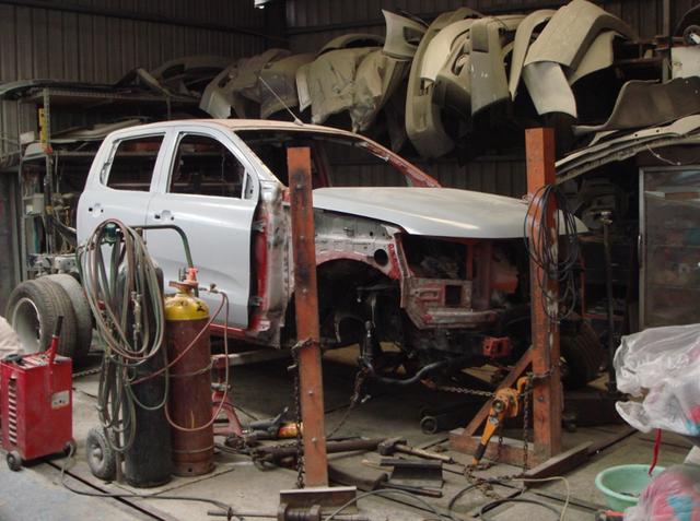 新能源电动汽车维修店