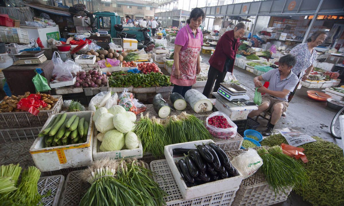 南方菜市场，服务堪称五星级酒店，顾客是上帝，土豆削皮玉米剥粒休闲区蓝鸢梦想 - Www.slyday.coM
