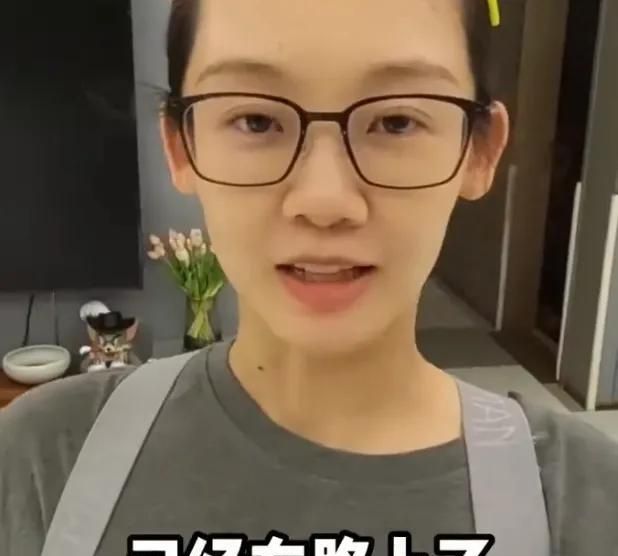 苗苗晒老公郑恺回家vlog,一家团聚画面超有爱,Ana见爸爸笑不停休闲区蓝鸢梦想 - Www.slyday.coM 苗苗晒老公郑恺回家vlog,一家团聚画面超有爱,Ana见爸爸笑不停休闲区蓝鸢梦想 - Www.slyday.coM