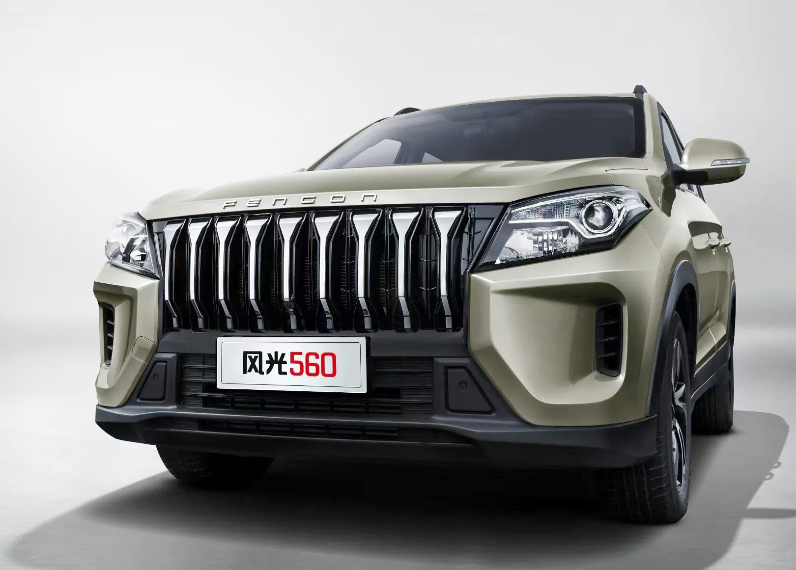 新款东风风光560实车曝光外观很霸气换字母车标232布局