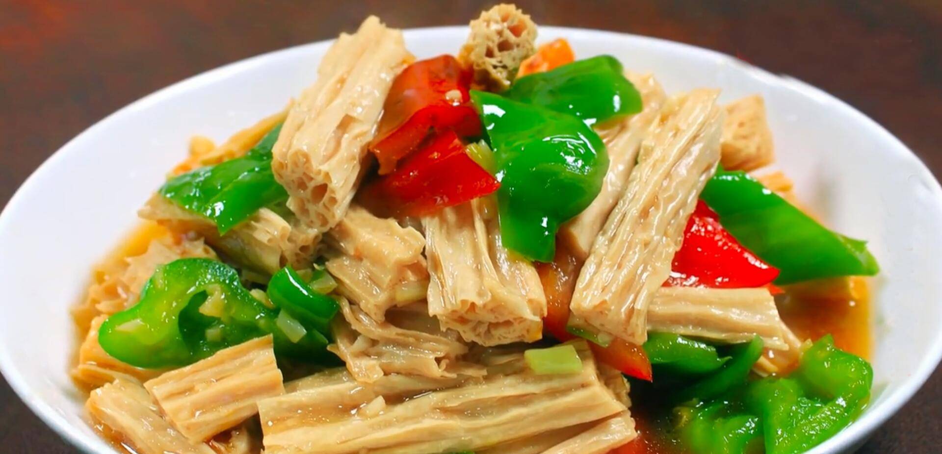 美味的青椒炒腐竹