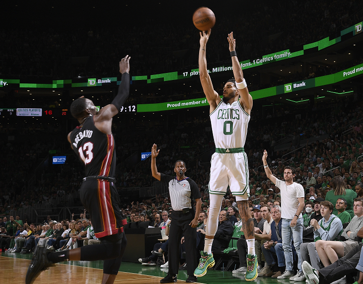 轰40+9生涯之夜却逆转失败！杰伦末节14分引全美热议，塔图姆扎心休闲区蓝鸢梦想 - Www.slyday.coM