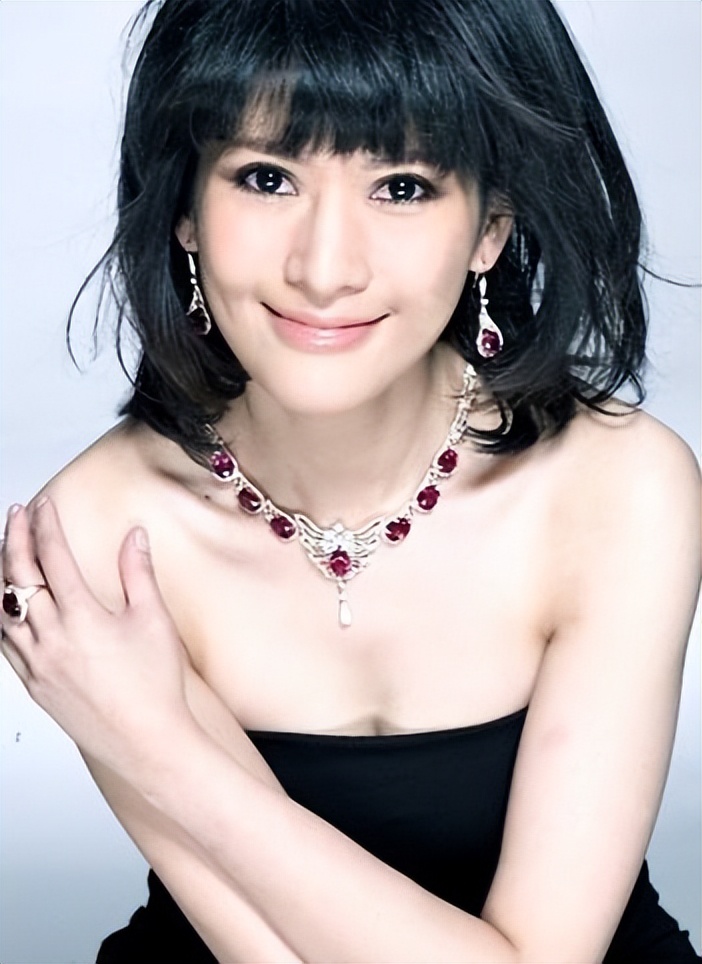 "第一美女主持"沈星:曾经红极一时,如今却销声匿迹|沈星|李军|凤凰卫