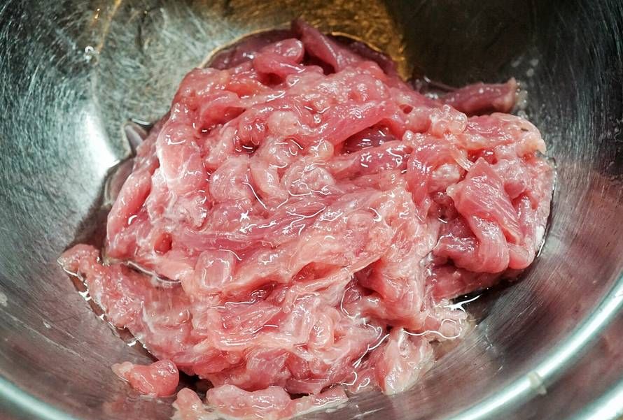 南方菜市场，服务堪称五星级酒店，顾客是上帝，土豆削皮玉米剥粒休闲区蓝鸢梦想 - Www.slyday.coM