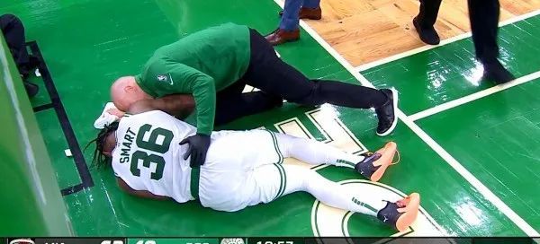 东决4人受伤!膝盖,肩膀,90°崴脚…__财经头条