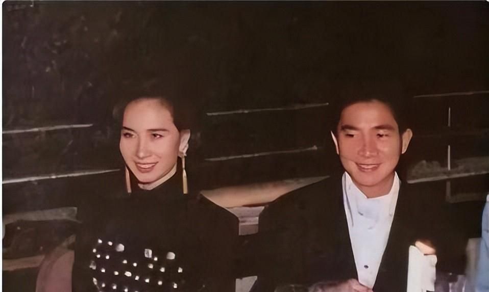 59岁何超琼和俞琤罕见同框打扮精致气质优雅两人同框画面温馨