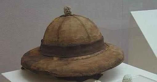 元朝皇帝们戴的钹笠冠很有意思.