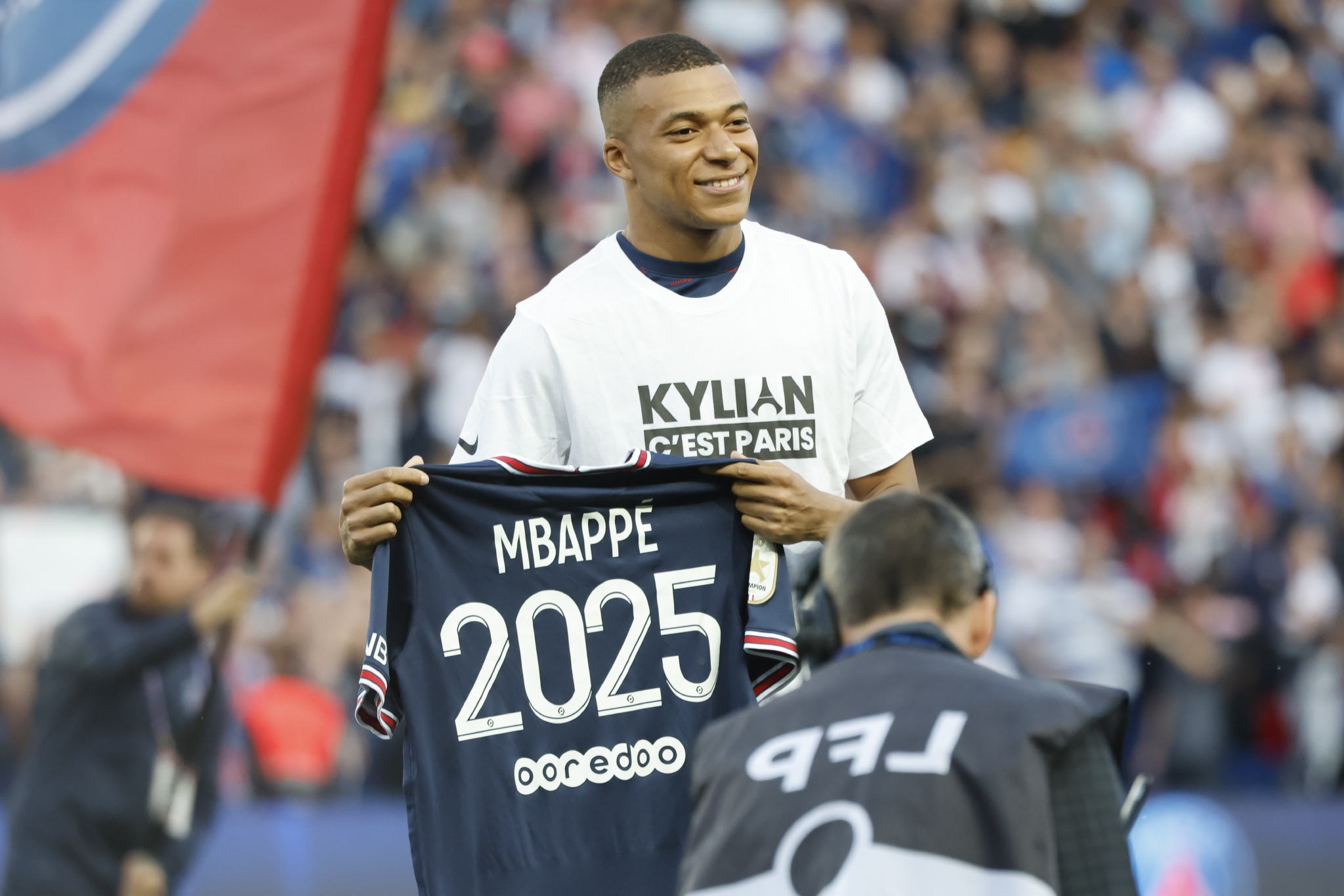 足球——姆巴佩与巴黎圣日耳曼续约休闲区蓝鸢梦想 - Www.slyday.coM