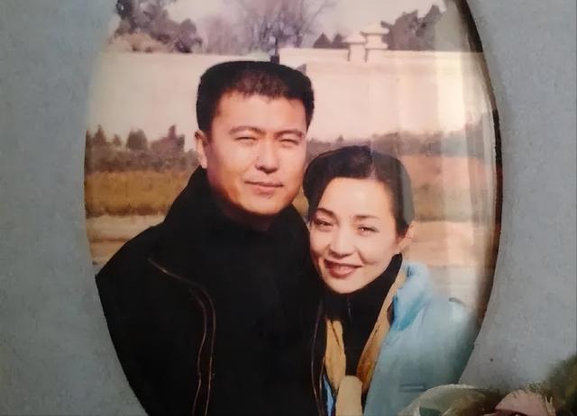 1986年,戴春荣和郝杰结婚了.