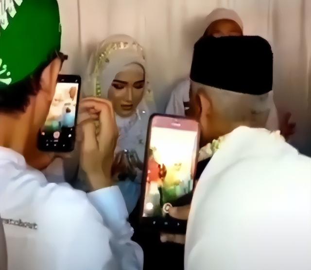 印尼63岁大爷娶19岁女孩为妻，彩礼给了5亿印尼盾一套房和一辆车休闲区蓝鸢梦想 - Www.slyday.coM