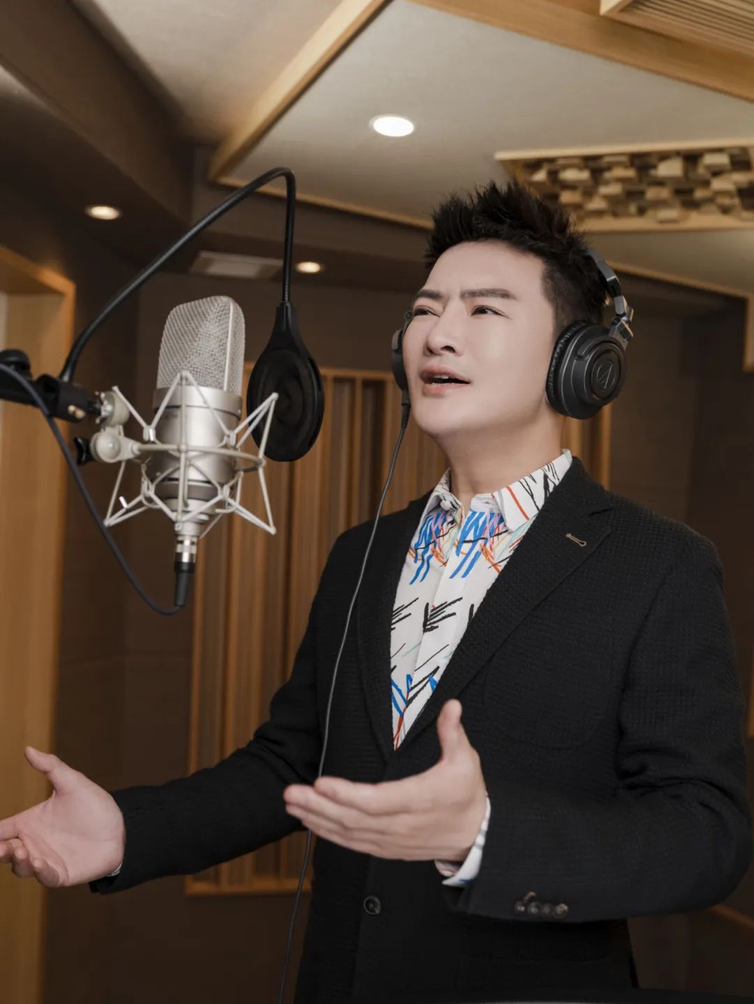 立德树人做学生的铺路石访青年歌唱家中国传媒大学教师67汤非