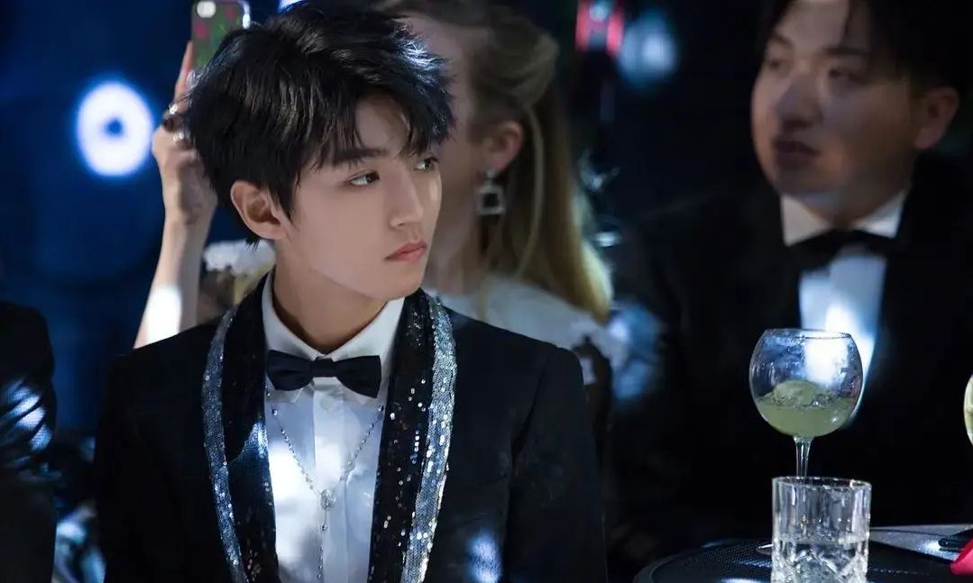 《重生之门》热播，央媒点评王俊凯演技，8个字道出观众们的心声休闲区蓝鸢梦想 - Www.slyday.coM