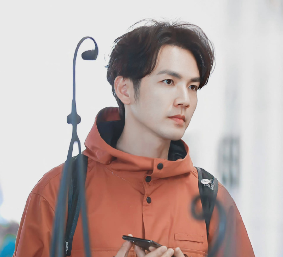 疑似钟汉良老婆探班被拍,男方雨中撑伞照顾女方,两人传秘婚多年休闲区蓝鸢梦想 - Www.slyday.coM 疑似钟汉良老婆探班被拍,男方雨中撑伞照顾女方,两人传秘婚多年休闲区蓝鸢梦想 - Www.slyday.coM