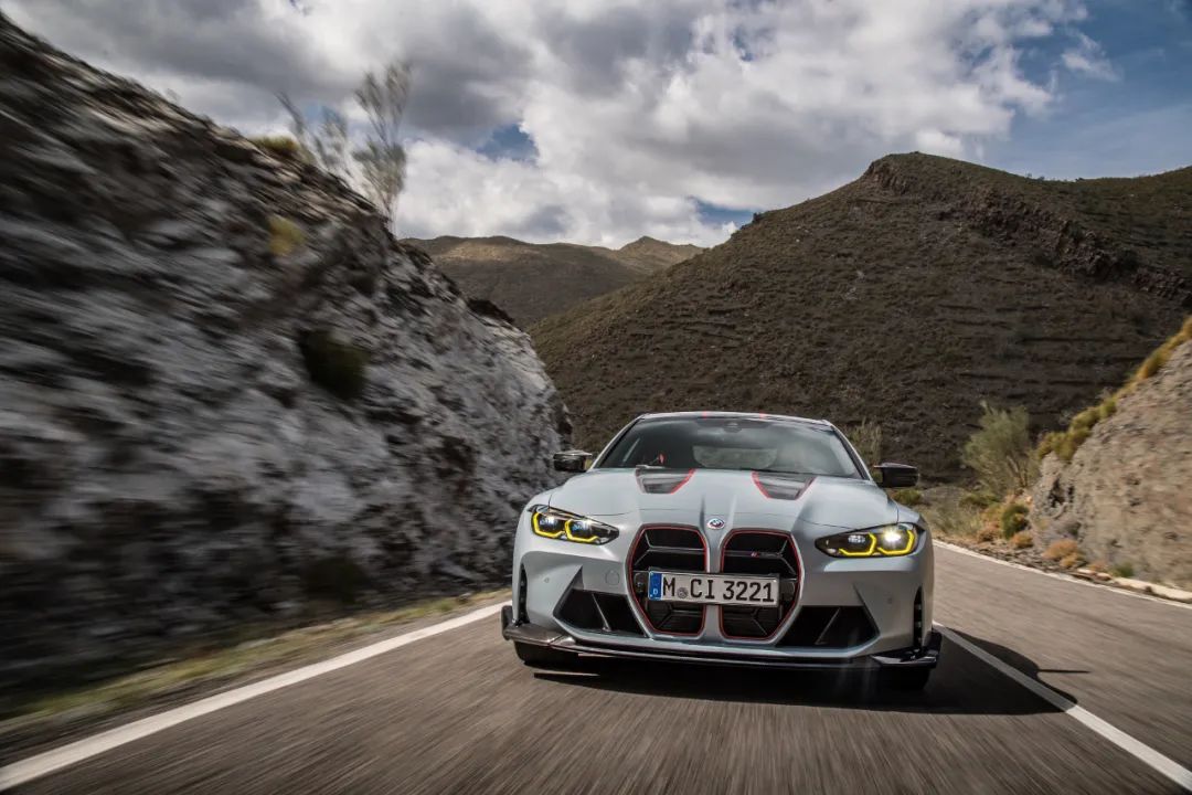 全新宝马m4csl全球首发亮相传奇重生