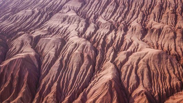 实拍新疆火焰山，夏季的温度季最高达47.8℃，西游记在此取景休闲区蓝鸢梦想 - Www.slyday.coM