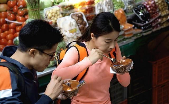 霍启刚一家人听音乐会,郭晶晶素颜出镜状态好,三个孩子乖巧懂事休闲区蓝鸢梦想 - Www.slyday.coM 霍启刚一家人听音乐会,郭晶晶素颜出镜状态好,三个孩子乖巧懂事休闲区蓝鸢梦想 - Www.slyday.coM