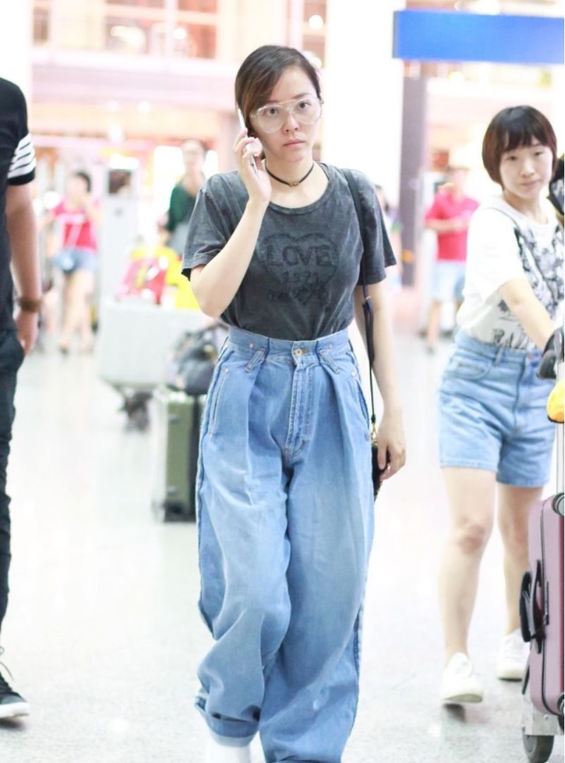 张靓颖平时出门好真实,穿搭普通不像明星,素颜略显憔悴但不显老休闲区蓝鸢梦想 - Www.slyday.coM 张靓颖平时出门好真实,穿搭普通不像明星,素颜略显憔悴但不显老休闲区蓝鸢梦想 - Www.slyday.coM