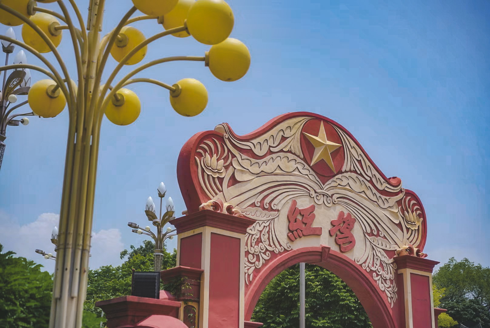 汕尾是当年澎湃同志的主要活动场所,在海丰的红宫红场旧址还举办了第