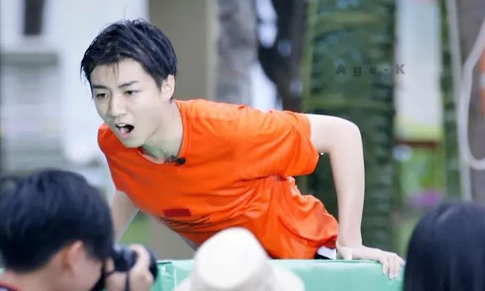 《重生之门》热播，央媒点评王俊凯演技，8个字道出观众们的心声休闲区蓝鸢梦想 - Www.slyday.coM