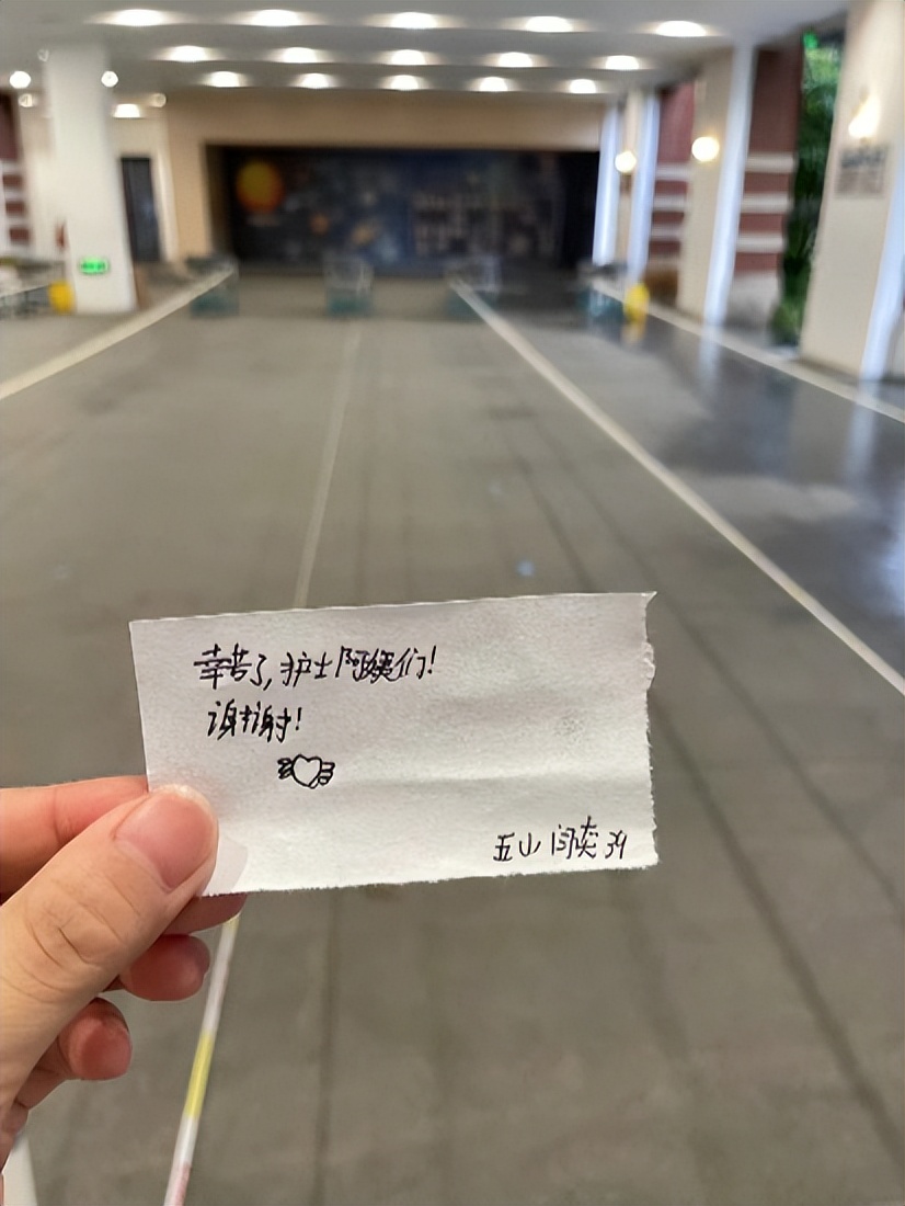 杭州一名小学生用画绘出心中的抗“疫”英雄休闲区蓝鸢梦想 - Www.slyday.coM