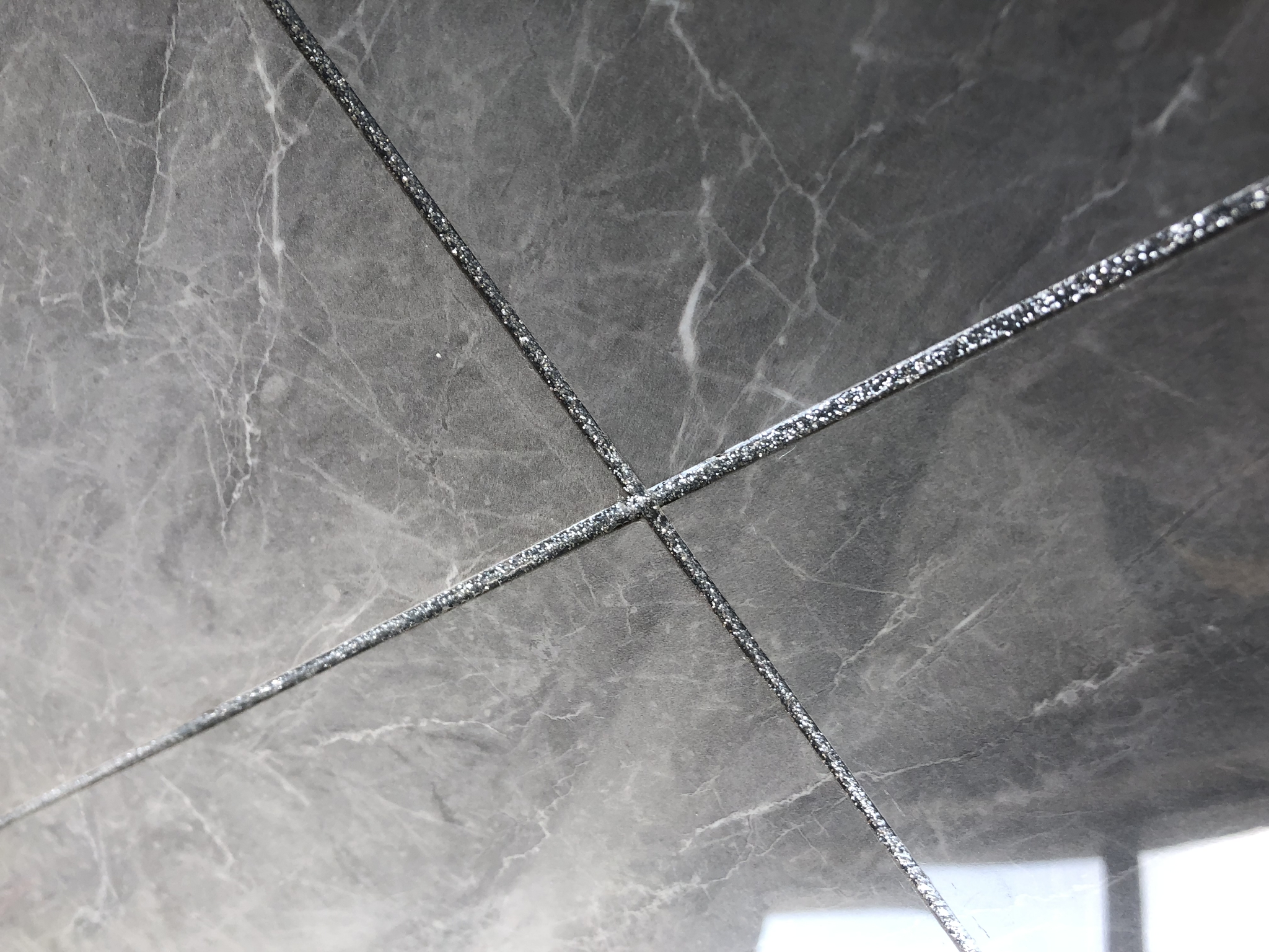 潍坊皇氏工匠瓷砖美缝提醒您做美缝千万别当儿戏