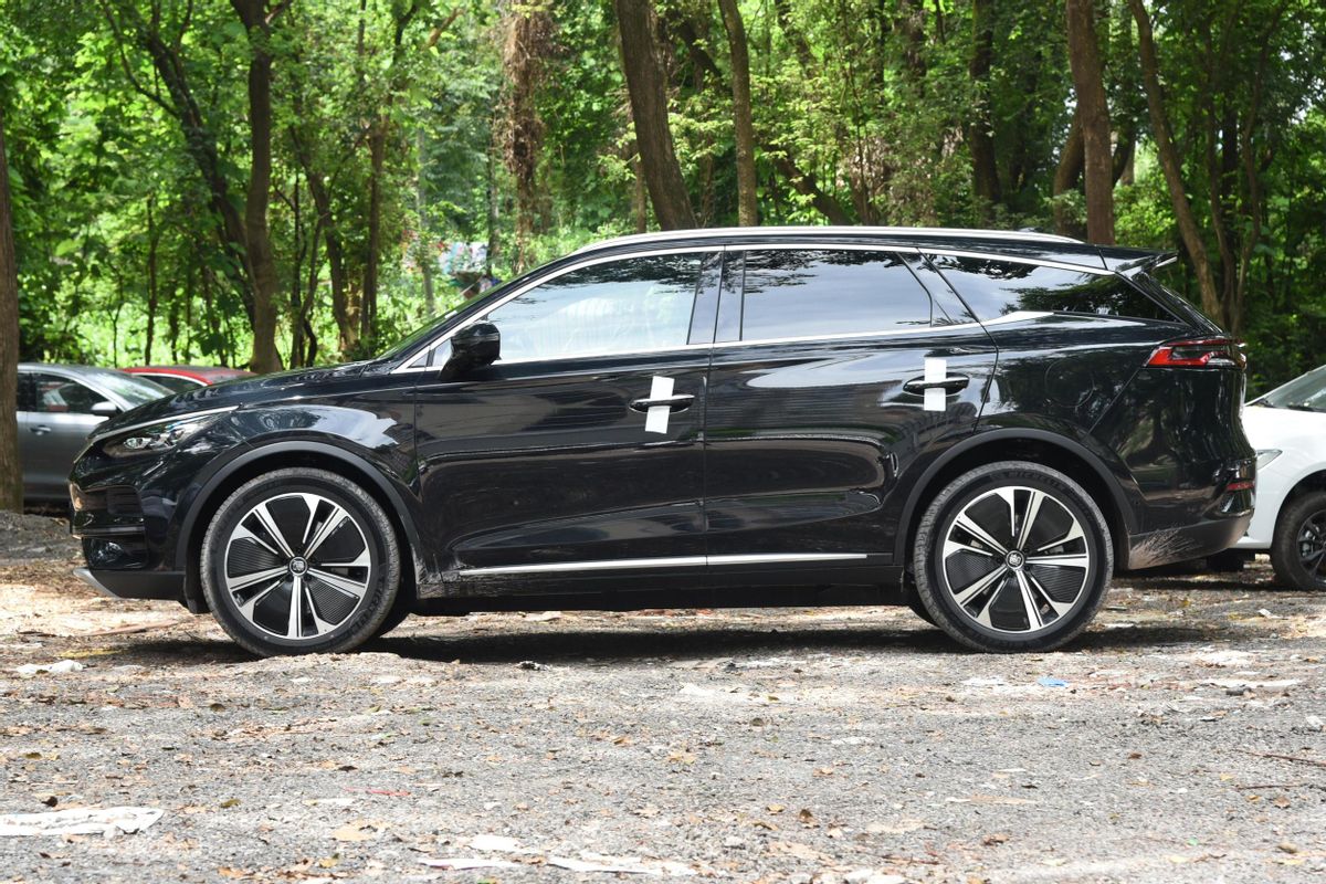 续航可达730km外形很帅气可选装6座带你看新款比亚迪唐ev