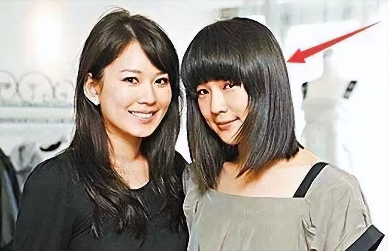 疑似钟汉良老婆探班被拍,男方雨中撑伞照顾女方,两人传秘婚多年休闲区蓝鸢梦想 - Www.slyday.coM 疑似钟汉良老婆探班被拍,男方雨中撑伞照顾女方,两人传秘婚多年休闲区蓝鸢梦想 - Www.slyday.coM