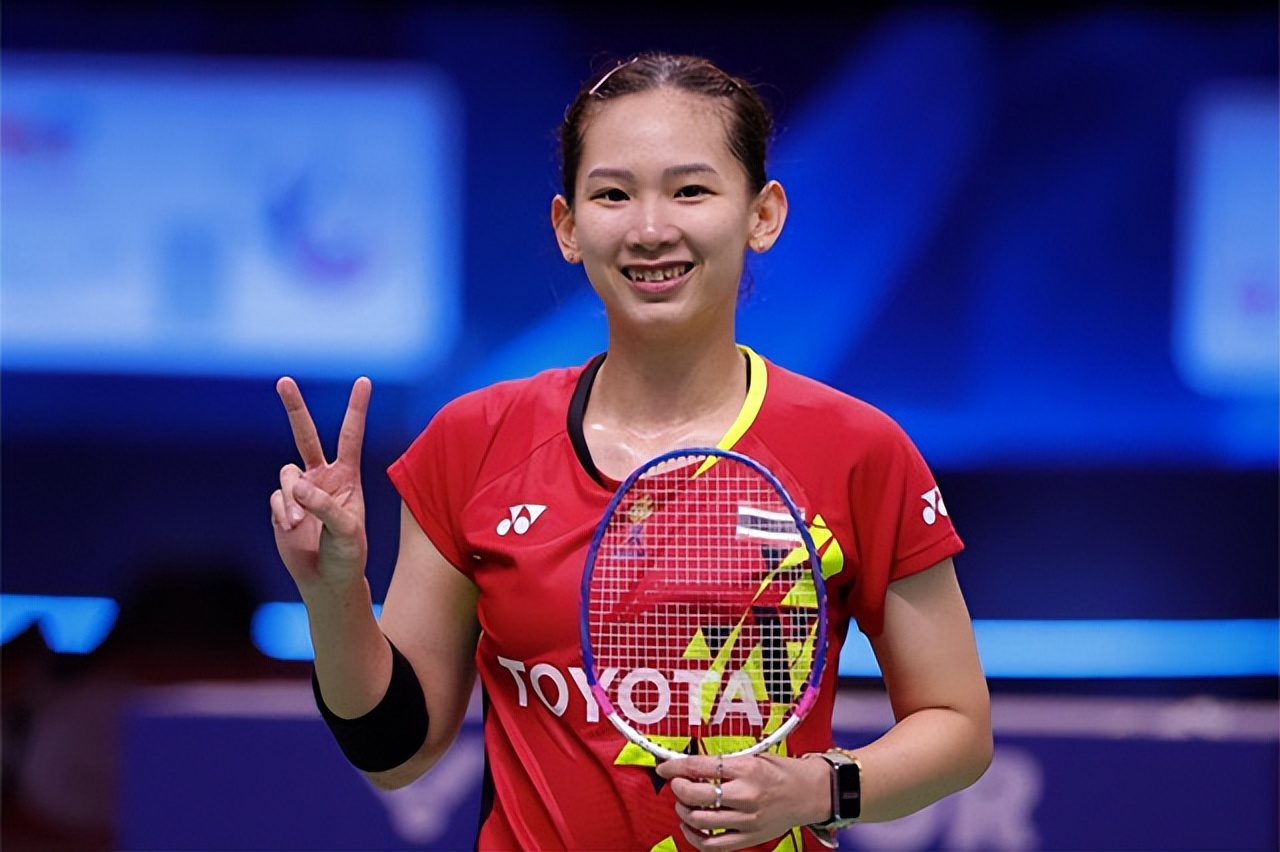 东南亚运动会羽毛球女单冠军属于泰国的李美妙,男双冠军是卡南多/马丁