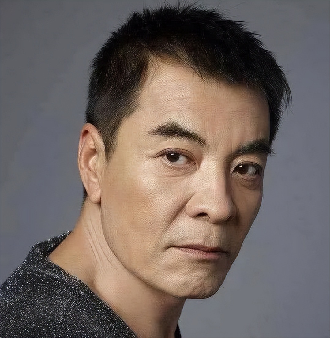 而刘威为了消除岳父岳母对自己年龄的芥蒂,经常跑去王晓宇父母家,去