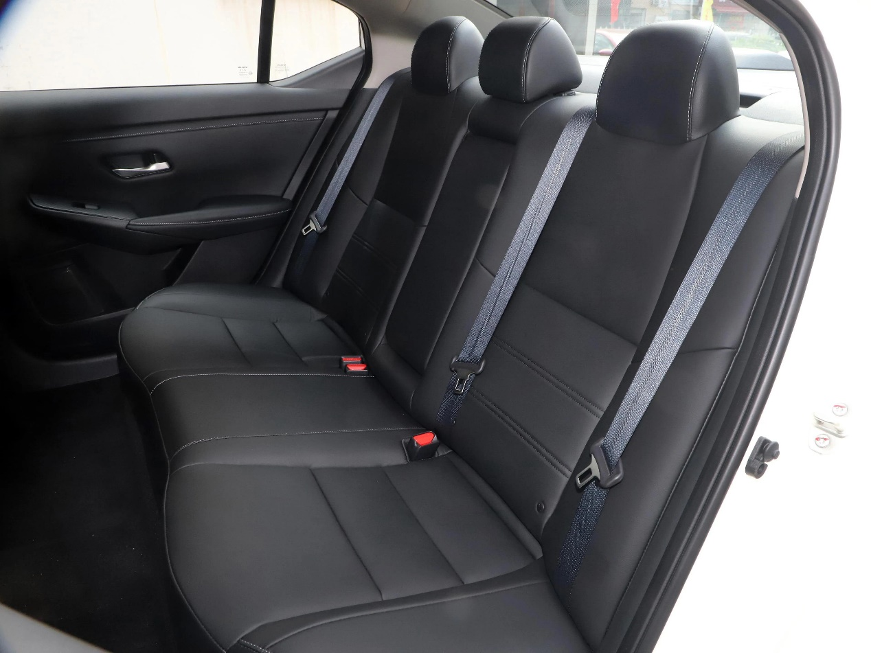 跨领域家用车大PK，轩逸和五菱佳辰，谁更适合家用？